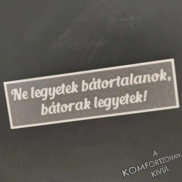 „Bátorak legyetek!” motivációs hűtőmágnes/kitűző - Image 5