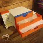 Betét- és tampon tartó fiókos szekrény